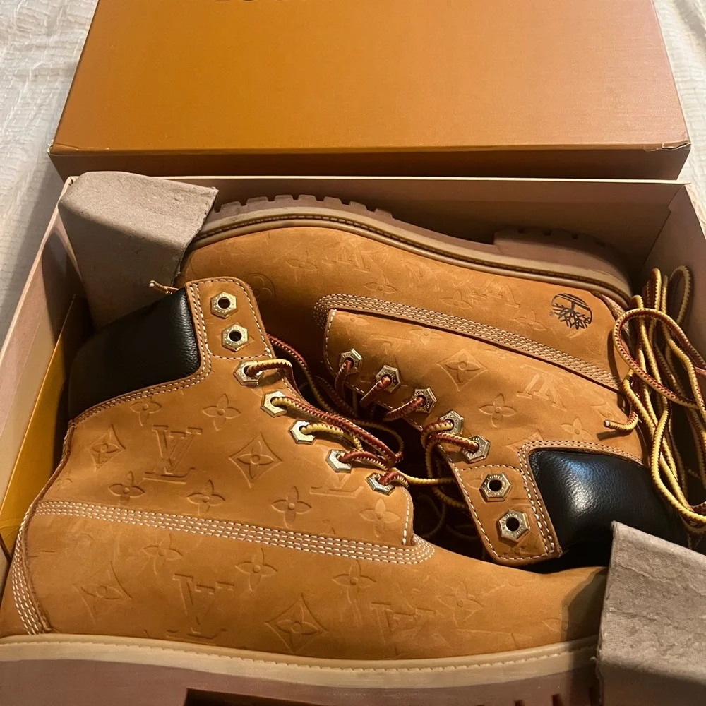 Louis Vuitton Timberlands - Picture 3 of 7